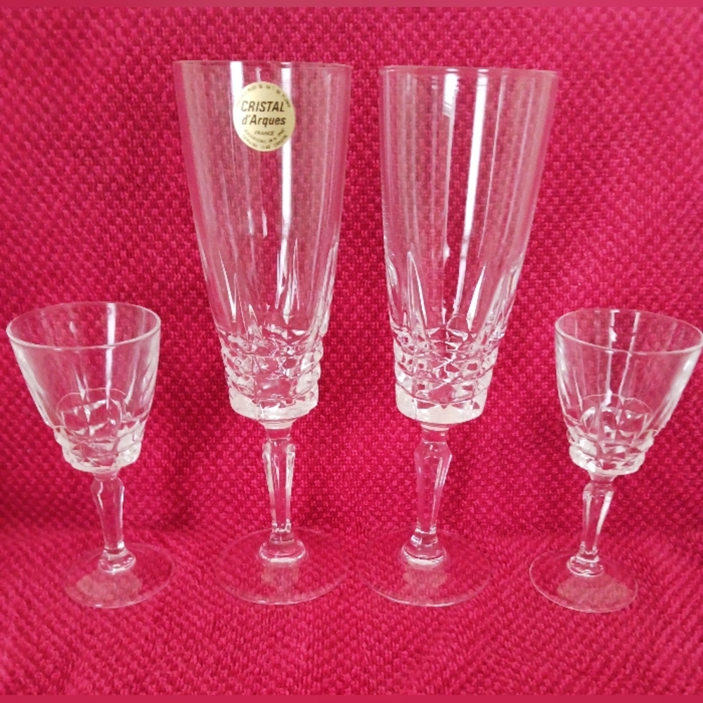 Set Of 4 Vintage WM Dalton French Lead Crystal Glasses - 2 Flutes, 2 Cordials